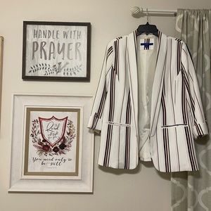 Beautiful Striped Blazer 🧳